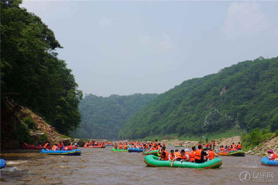 【东北第一漂】8月9日 抚顺红河谷漂流一日包车活动 <车费+门票+保险+中餐盒饭 288元>