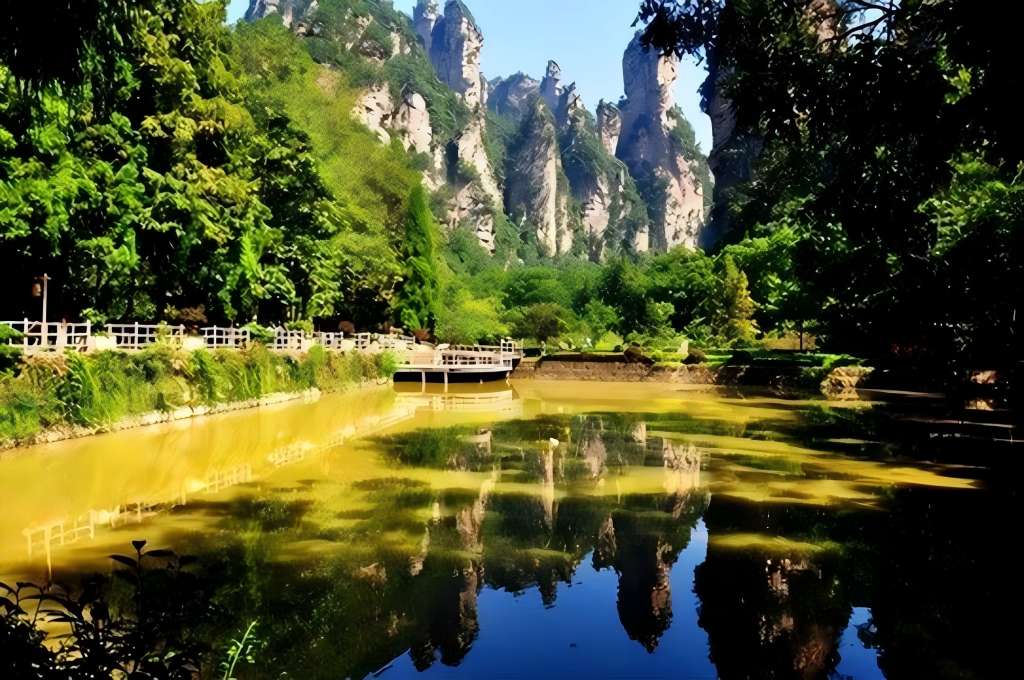 金鞭溪