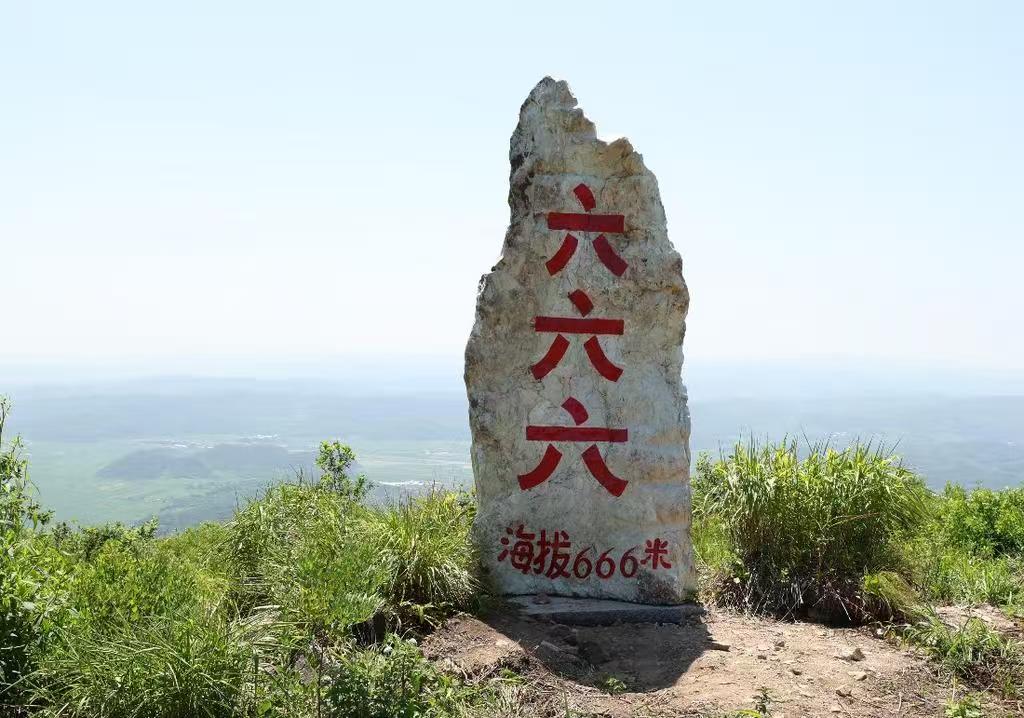 岫岩大摞石风景区3